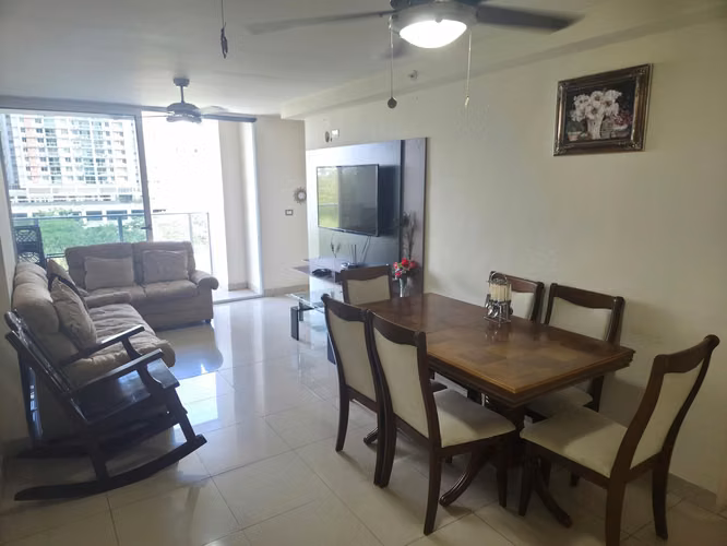 Se Alquila Apartamento en PH Rokas Condado del Rey