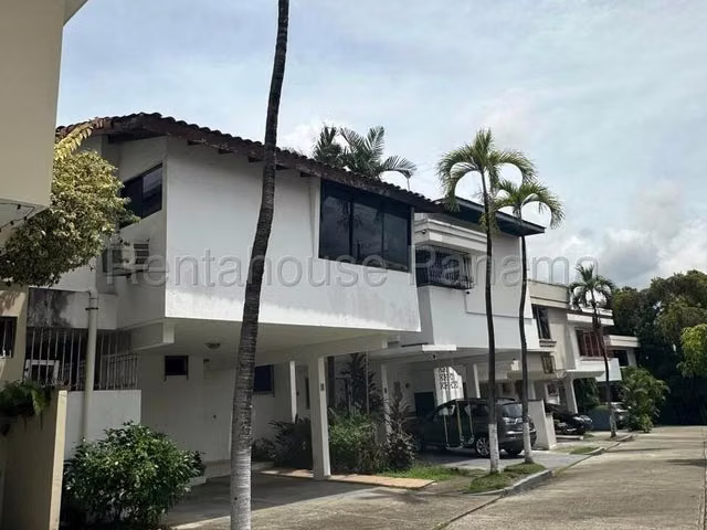 Vendo casa en Altos del Golf LF26-8317 Solo Cliente Directo