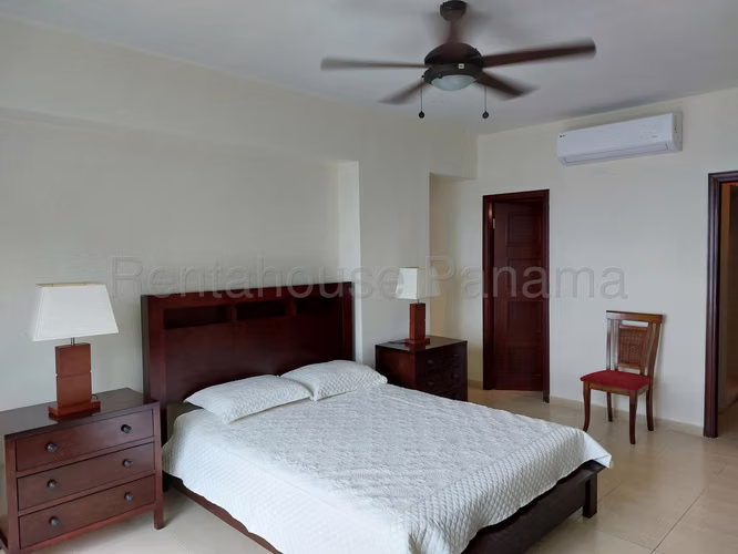 Alquiler de Apartamento en Bellavista Ph Grandbay Tower CCO