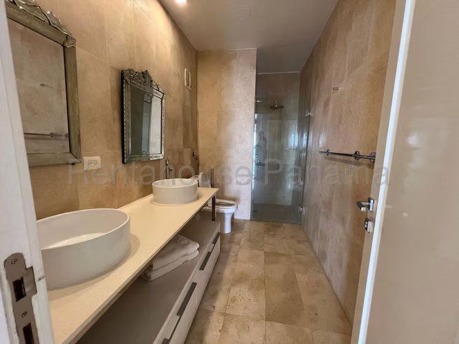 Alquilo Apartamento en Avenida Balboa PH YOO OF 26-8315