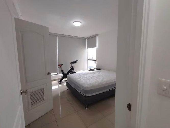 San Francisco Bay | Den con Opción a 3ra Rec | Amoblado | $179K Neg. - Imagen 7