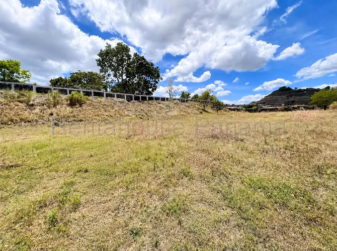 Vendo Terreno en Villa Lucre salida del corredor OF 26-8326
