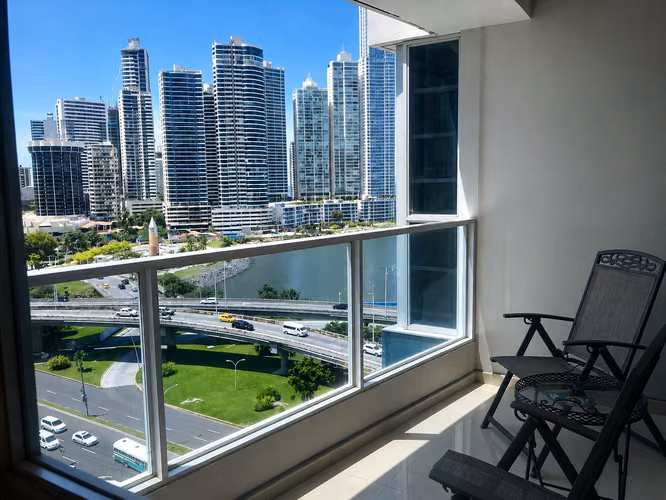 Exclusive 2026 Opportunity in Avenida Balboa | Furnished Apartment with Ocean View - Imagen 2