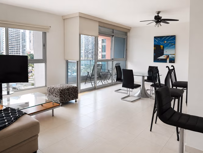 Exclusive 2026 Opportunity in Avenida Balboa | Furnished Apartment with Ocean View - Imagen 5