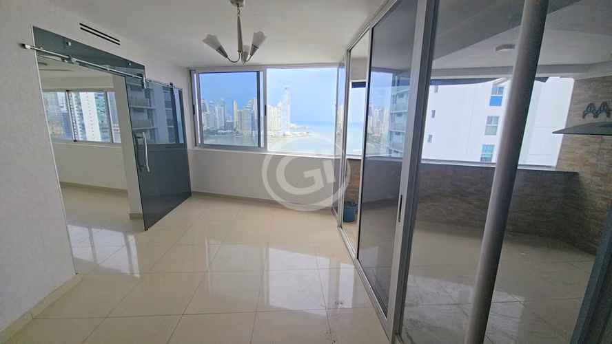 Venta Apartamento Duplex Avenida Balboa Vista al Mar Remate