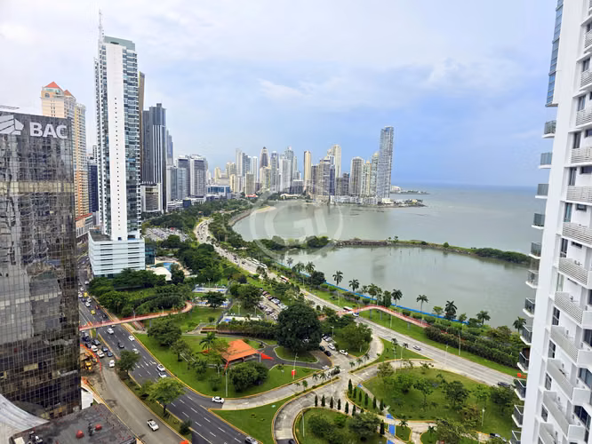 Venta Apartamento Duplex Avenida Balboa Vista al Mar Remate
