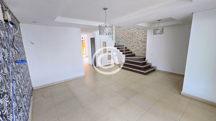 Venta Casa Unifamiliar Dorado Village Altos de Panamá. Remate Bancario
