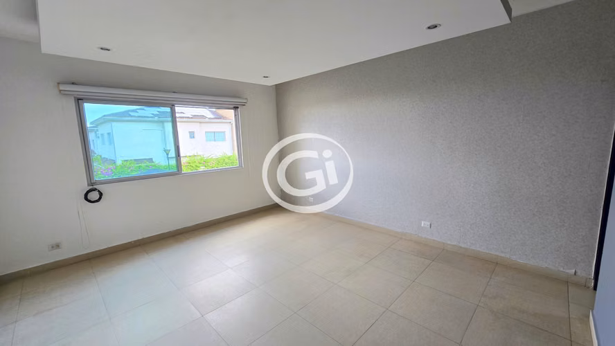 Venta Casa Unifamiliar Dorado Village Altos de Panamá. Remate Bancario
