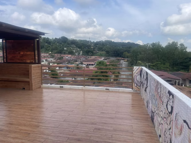Venta de Casa en Brisas del Golf Occidente PISCINA Y BAR  NEGOCIABLE