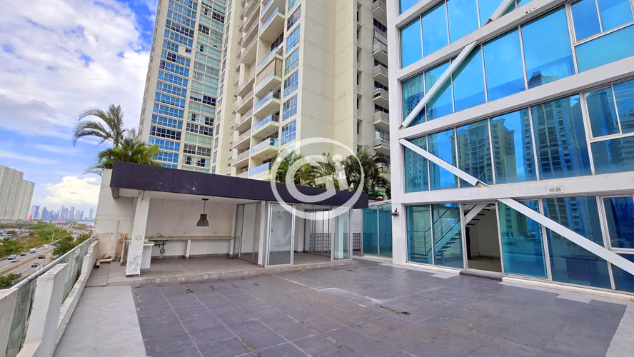 Venta Apartamento Loft Four 41 con Amplia Terraza. Remate Bancario
