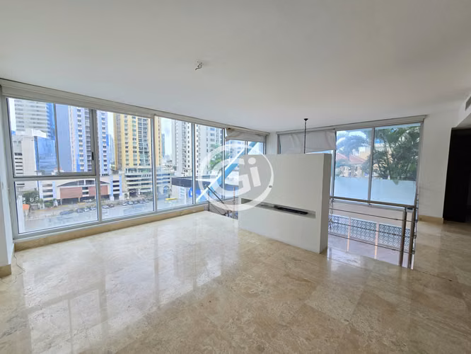 Venta Apartamento Loft Four 41 con Amplia Terraza. Remate Bancario