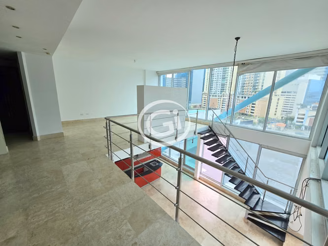 Venta Apartamento Loft Four 41 con Amplia Terraza. Remate Bancario