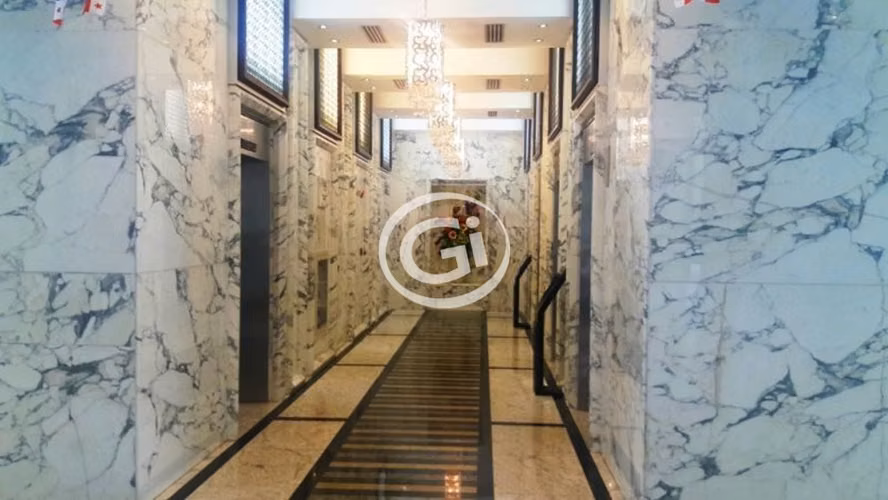 Venta Oficina Calle 50. 7 estacionamientos y 1 Depósito Vista al Mar