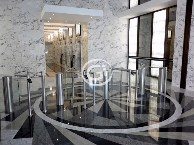 Venta Oficina Calle 50. 7 estacionamientos y 1 Depósito Vista al Mar