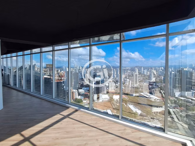 Venta Oficina Calle 50. 7 estacionamientos y 1 Depósito Vista al Mar