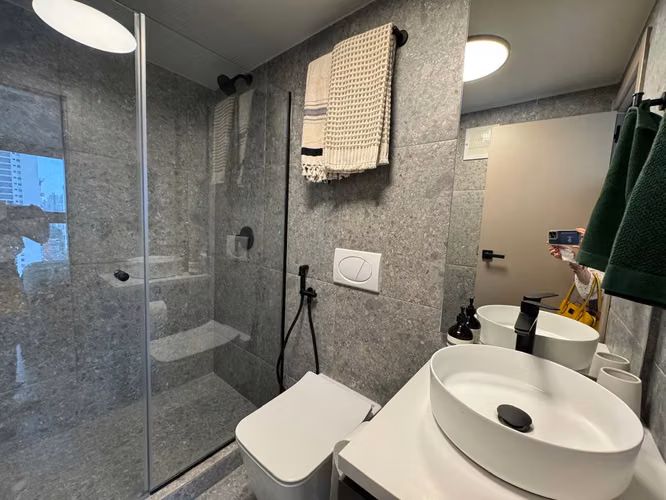 Re - Venta de Apartamento Amoblado con terraza Airbnb Ready en Coco del Mar - Imagen 8