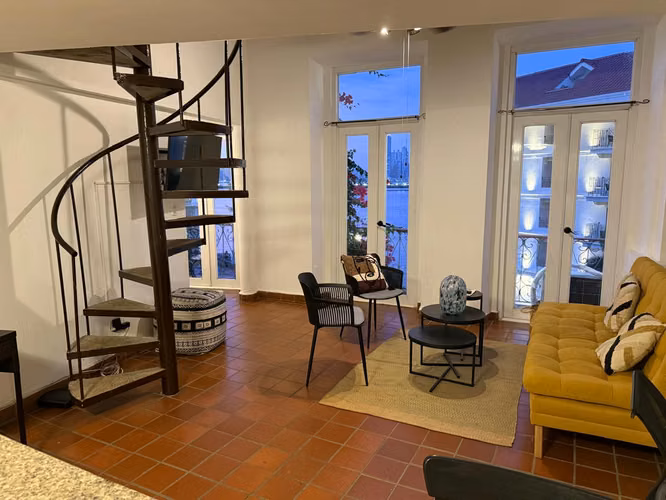 ALQUILER DE APARTAMENTO VISTA AL MAR EN CASCO ANTIGUO AQ
