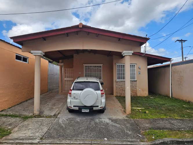 VENTA - CASA EN VILLA LUCRE - RM