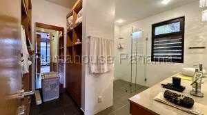Venta de Casa con 342m2 en Altos de Panama PH Barrio Alto 26-8323SR