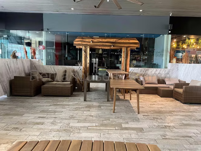 Commercial space for rent on Avenida Balboa VLU26-8307