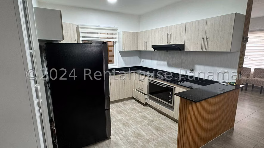 Se Vende Casa en Colon MDV25-2433