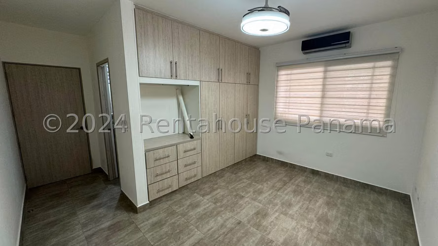 Se Vende Casa en Colon MDV25-2433
