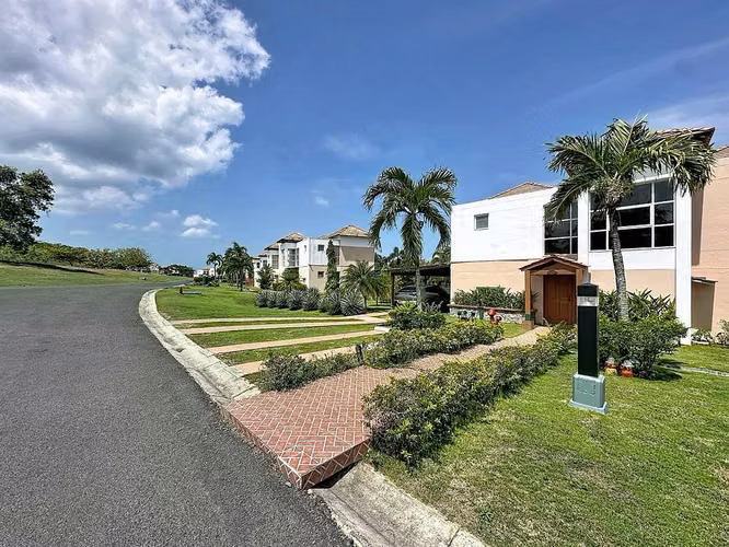 Venta de casa en Decameron