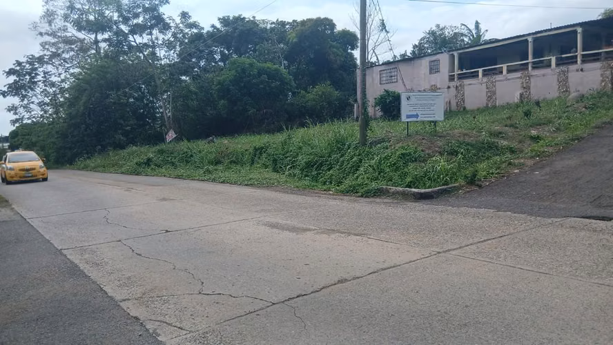 Vendo Lote Comercial en Esquina en La Chorrera