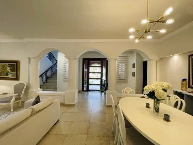 Clayton casa de lujo remodelada rodeada de naturaleza $950,000.00