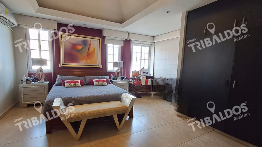 Venta de Casa en Villa Valencia, Costa Sur con Paneles Solares