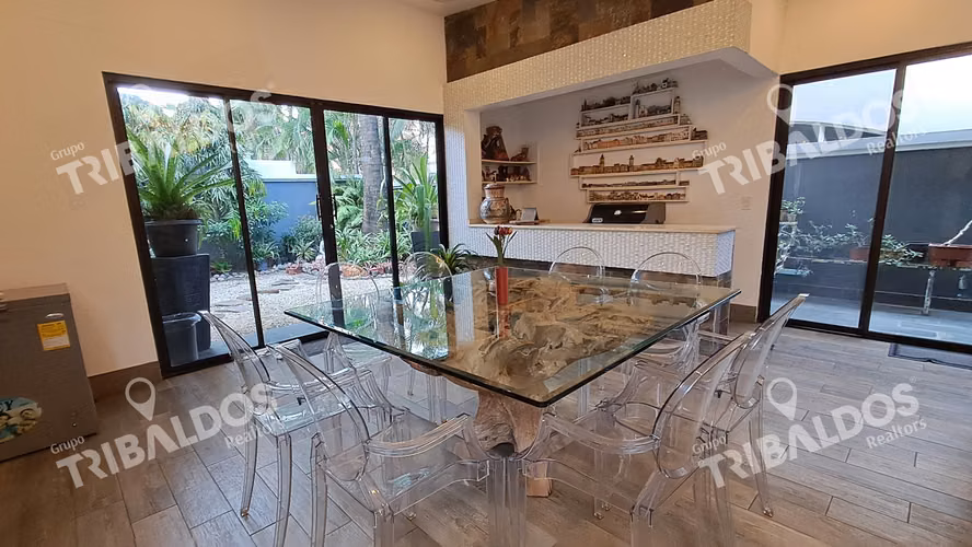 Venta de Casa en Villa Valencia, Costa Sur con Paneles Solares