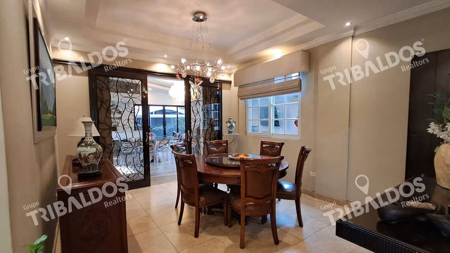 Venta de Casa en Villa Valencia, Costa Sur con Paneles Solares