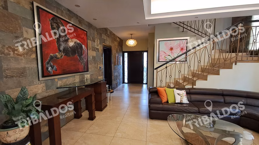 Venta de Casa en Villa Valencia, Costa Sur con Paneles Solares