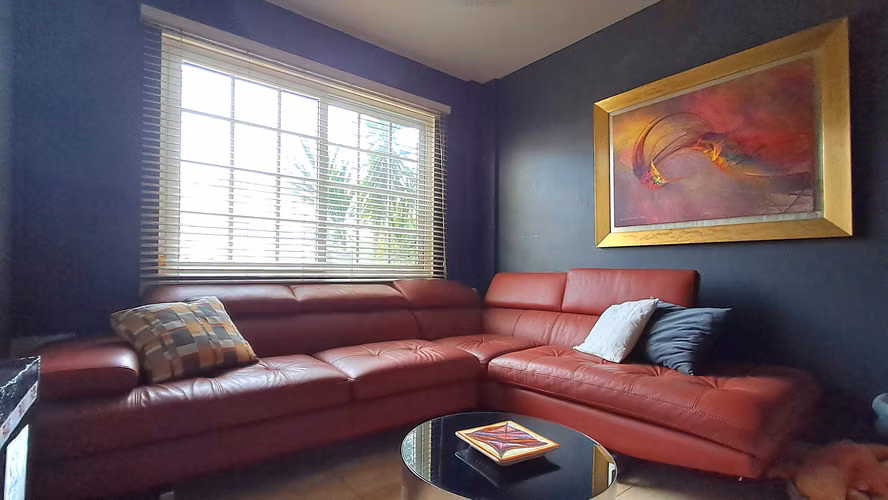 Venta de Casa en Villa Valencia, Costa Sur con Paneles Solares