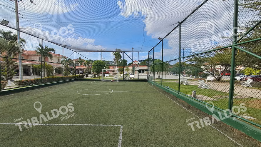 Venta de Casa en Villa Valencia, Costa Sur con Paneles Solares