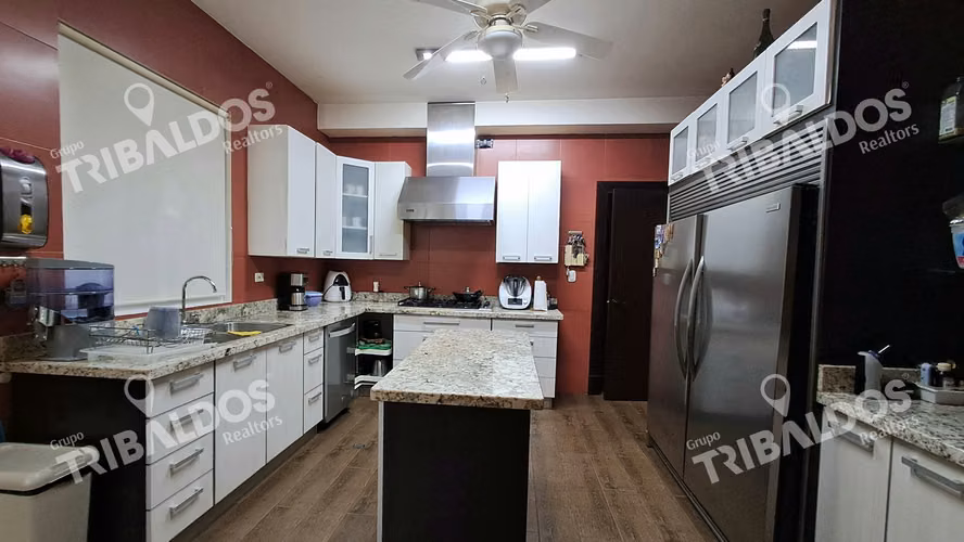 Venta de Casa en Villa Valencia, Costa Sur con Paneles Solares