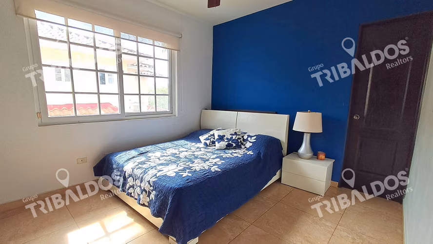 Venta de Casa en Villa Valencia, Costa Sur con Paneles Solares