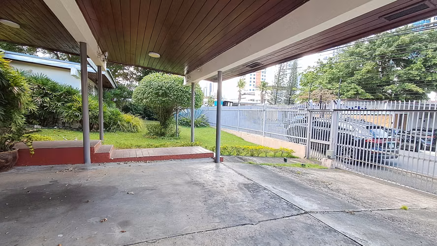 VENTA DE CASA CON USO COMERCIAL EN SAN FRANCISCO