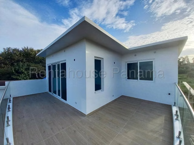 Casa en Venta en Pedasi Playa El Toro - Con pozo de Agua y Paneles Solares 26YCG2053