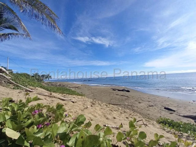 Casa en Venta en Pedasi Playa El Toro - Con pozo de Agua y Paneles Solares 26YCG2053