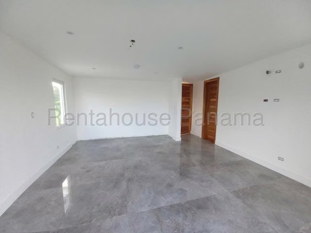 Casa en Venta en Pedasi Playa El Toro - Con pozo de Agua y Paneles Solares 26YCG2053