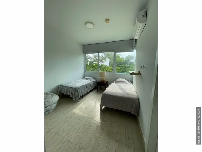 Se vende apartamento en Punta Barco, San Carlos
