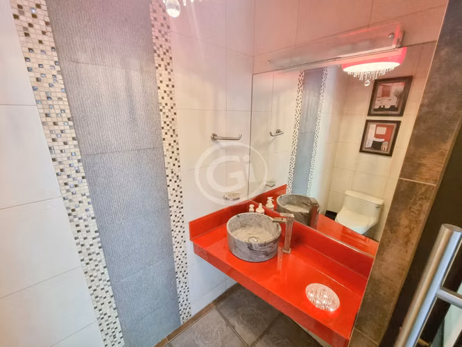 Venta TownHome Clayton Embassy Club con Inquilino