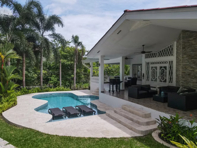 Casa Unifamiliar en Alquiler en Río Mar
