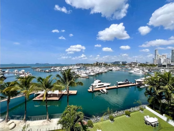 PENTHOUSE EN OCEAN REEF ISLAND PH WATERFRONT CON LINEA BLANCA