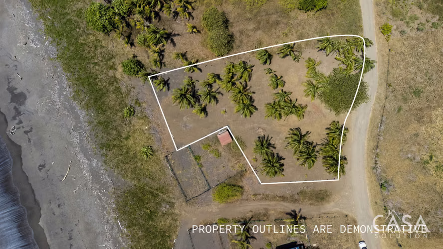 Lote Titulado Frente al Mar en Ubicación Céntrica en Venta en Cambutal, Los Santos