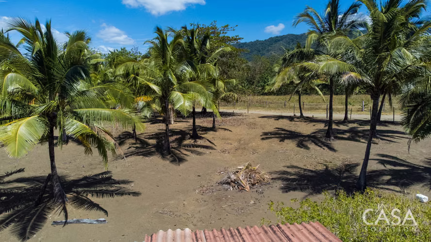 Lote Titulado Frente al Mar en Ubicación Céntrica en Venta en Cambutal, Los Santos