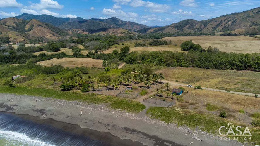 Lote Titulado Frente al Mar en Ubicación Céntrica en Venta en Cambutal, Los Santos