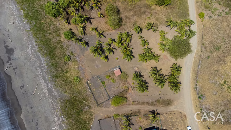 Lote Titulado Frente al Mar en Ubicación Céntrica en Venta en Cambutal, Los Santos