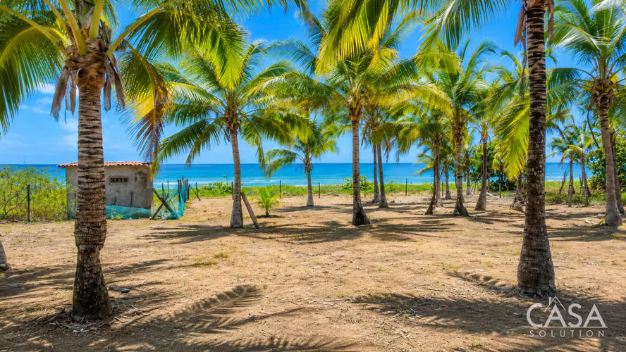 Lote Titulado Frente al Mar en Ubicación Céntrica en Venta en Cambutal, Los Santos